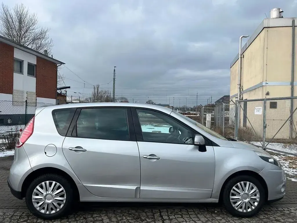 Gebraucht Renault Scénic III Dynamique 131 PS (96 kW) 2010 Platingrau Van / Kleinbus