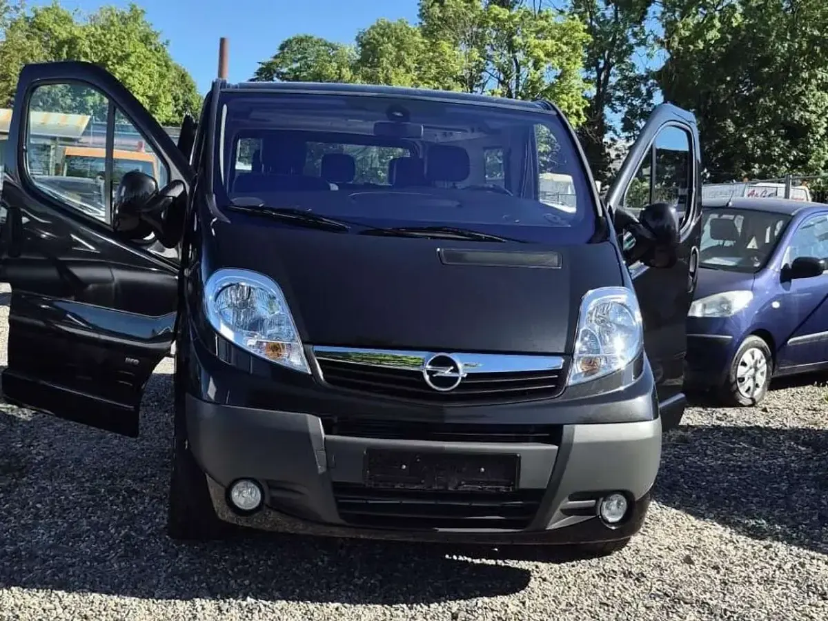 Gebraucht Opel Vivaro Cosmo 145 PS (106 kW) 2008 Mitternacht schwarz (mi2) Van / Kleinbus