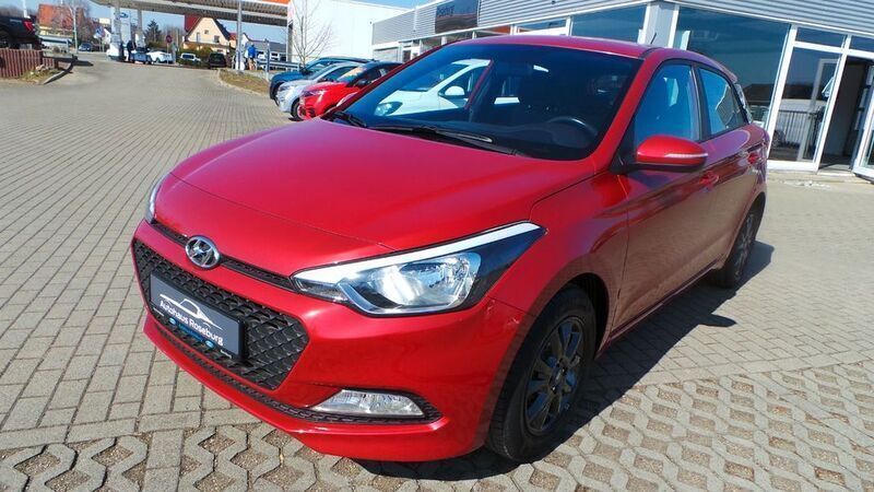 Rot Gebraucht 2017 Hyundai i20 YES! Limousine | 10.990 € (Etwas zu teuer) - Bild 1/4