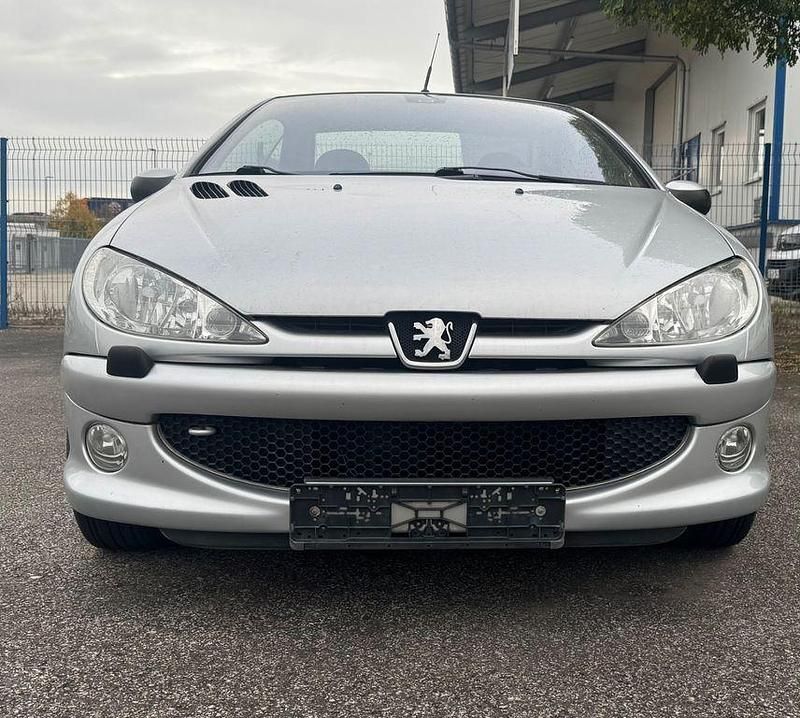 Grau Gebraucht 2003 Peugeot 206 CC Cabrio | 1.999 € (Fairer Preis) - Bild 1/4