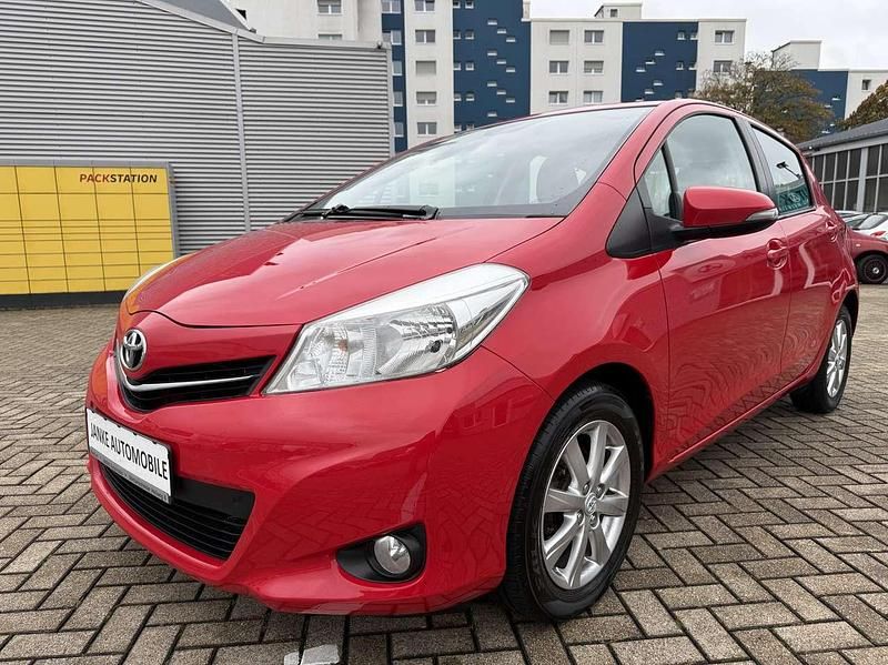 Super red v Gebraucht 2012 Toyota Yaris Cool Kleinwagen | 5.999 € (Guter Preis) - Bild 1/4