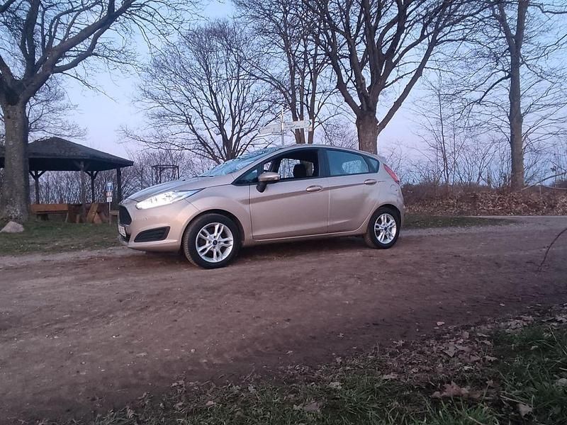 Gebraucht Ford Fiesta Celebration 80 PS (58 kW) 2016 Braun Limousine