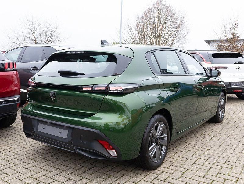 Gebraucht Peugeot 308 Active 131 PS (96 kW) 2024 Gruen Limousine