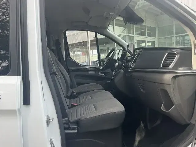 Gebraucht Ford Tourneo Titanium 150 PS (110 kW) 2023 Weiß Van / Kleinbus