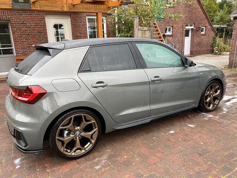 Grau Gebraucht 2019 Audi A1 Sportback Edition .1 Kleinwagen | 18.999 € (Fairer Preis) - Bild 1/4