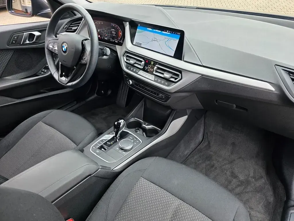 Gebraucht BMW 120 Advantage 190 PS (139 kW) 2023 Saphirschwarz Kleinwagen