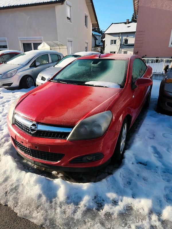 Gebraucht Opel Astra 105 PS (77 kW) 2007 Rot Limousine