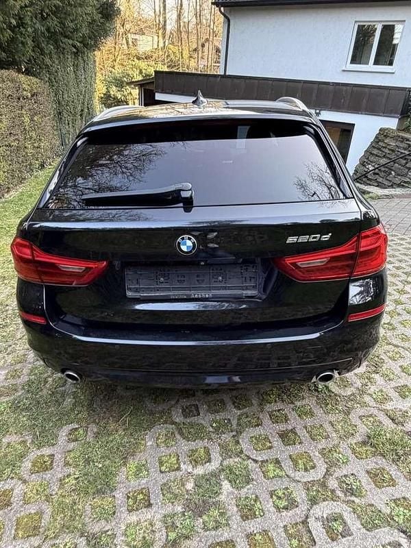 Gebraucht BMW 520 190 PS (139 kW) 2019 Schwarz Kombi