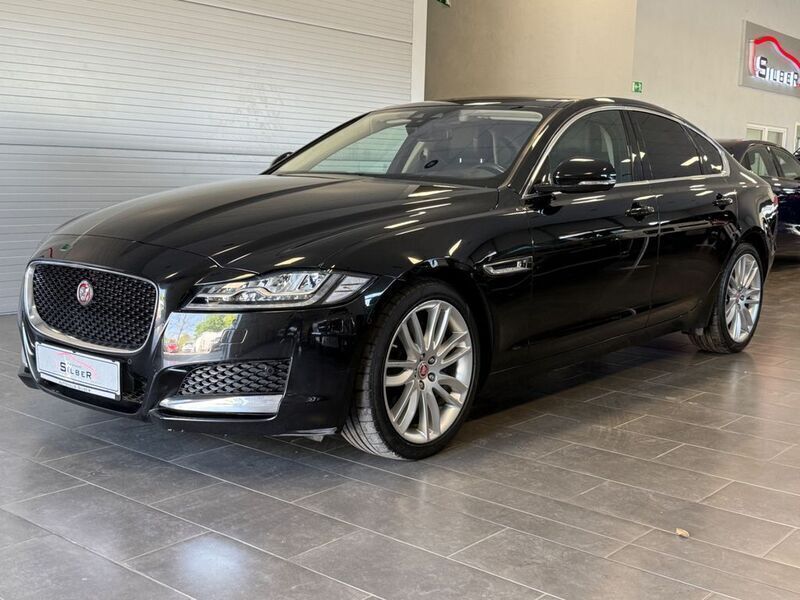 Schwarz Gebraucht 2017 Jaguar XF Prestige Limousine | 13.890 € (Superpreis) - Bild 1/4