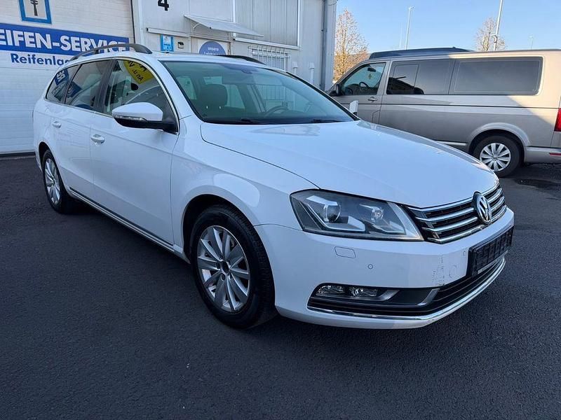 Weiß Gebraucht 2011 VW Passat Comfortline Kombi | 6.500 € (Fairer Preis) - Bild 1/4