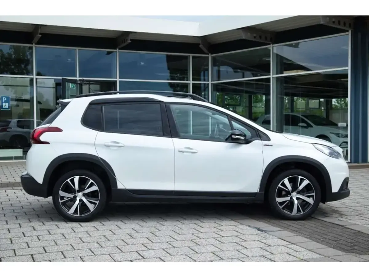 Gebraucht Peugeot 2008 Allure GT-Line 120 PS (88 kW) 2019 Lack weiss perlglänzend/metall SUV