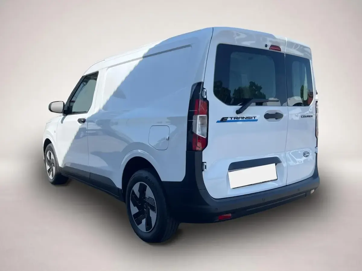 Neu Ford Courier Trend 100 kW (136 PS) 2026 Manufacturer Van / Kleinbus