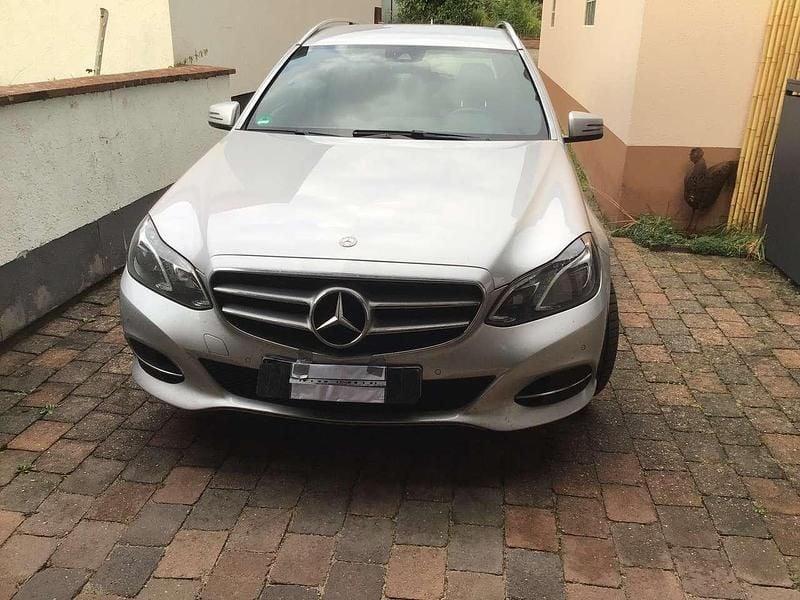 Silber Gebraucht 2015 Mercedes E250 Avantgarde Kombi | 14.500 € (Guter Preis) - Bild 1/4