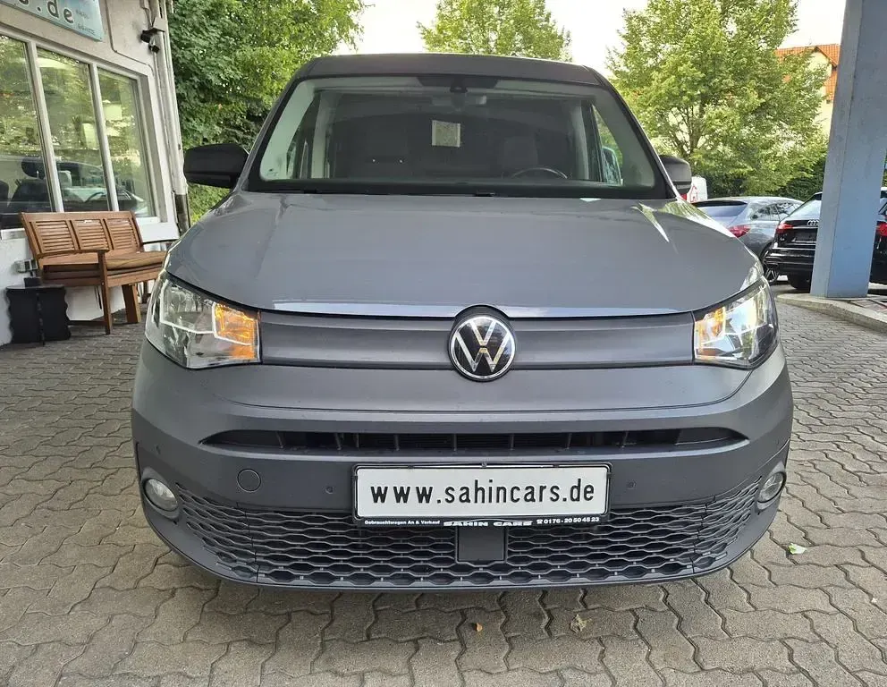 Gebraucht VW Caddy Maxi 122 PS (89 kW) 2023 Grau Van / Kleinbus