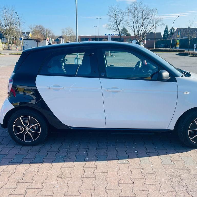 Gebraucht Smart ForFour Electric Drive 60 kW (82 PS) 2022 Weiß Kleinwagen