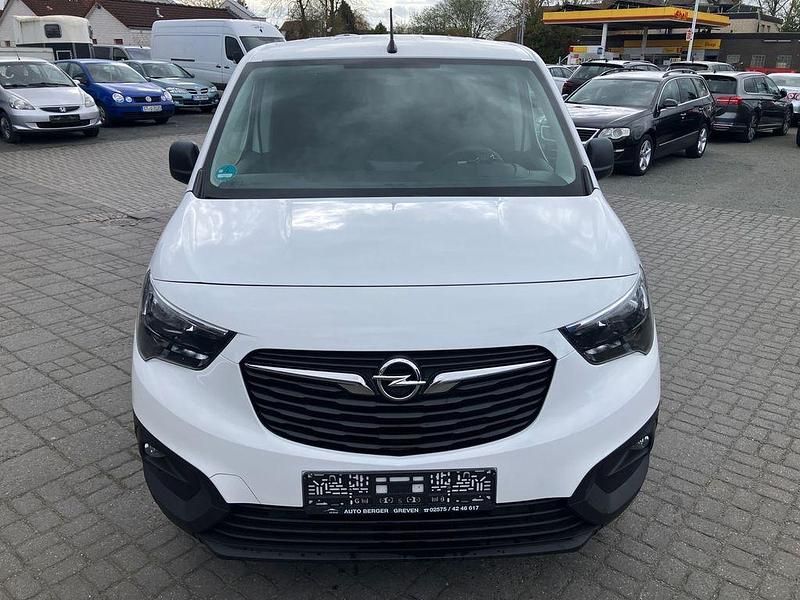 Gebraucht Opel Combo Selection 102 PS (75 kW) 2019 Weiß Van / Kleinbus