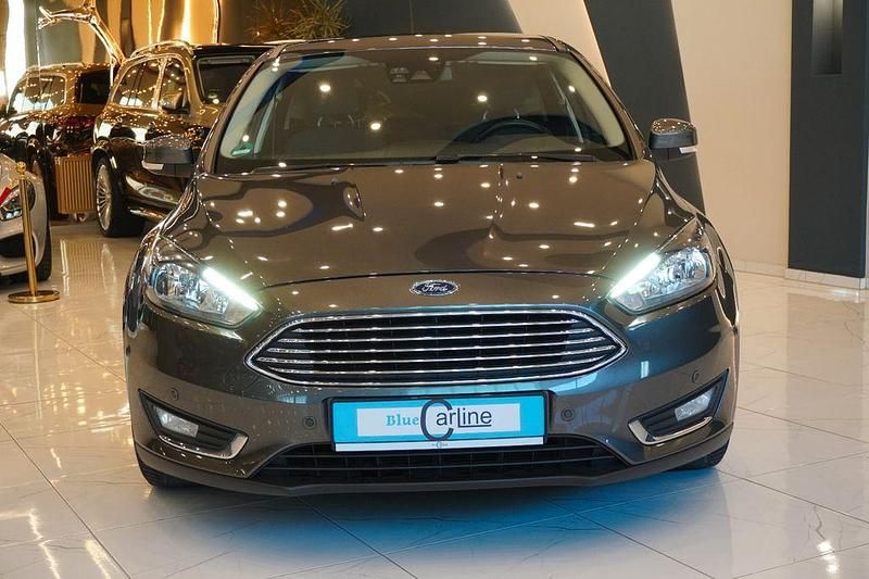 Gebraucht Ford Focus Titanium 125 PS (91 kW) 2017 Grau Limousine