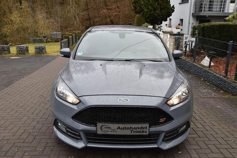 Gebraucht Ford Focus ST 250 PS (183 kW) 2015 Grau Limousine