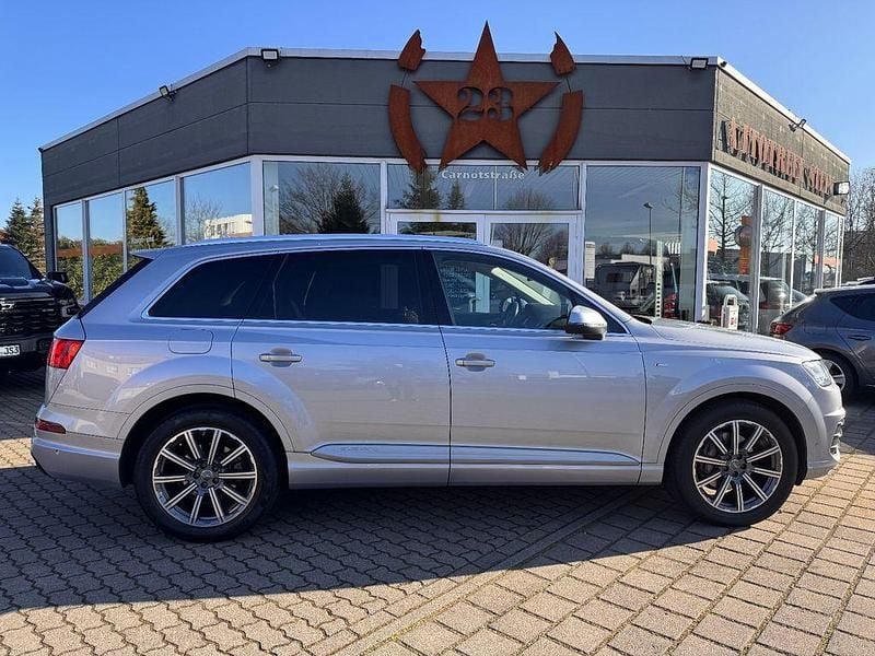 Silber Gebraucht 2017 Audi Q7 Design SUV | 30.790 € (Guter Preis) - Bild 1/4