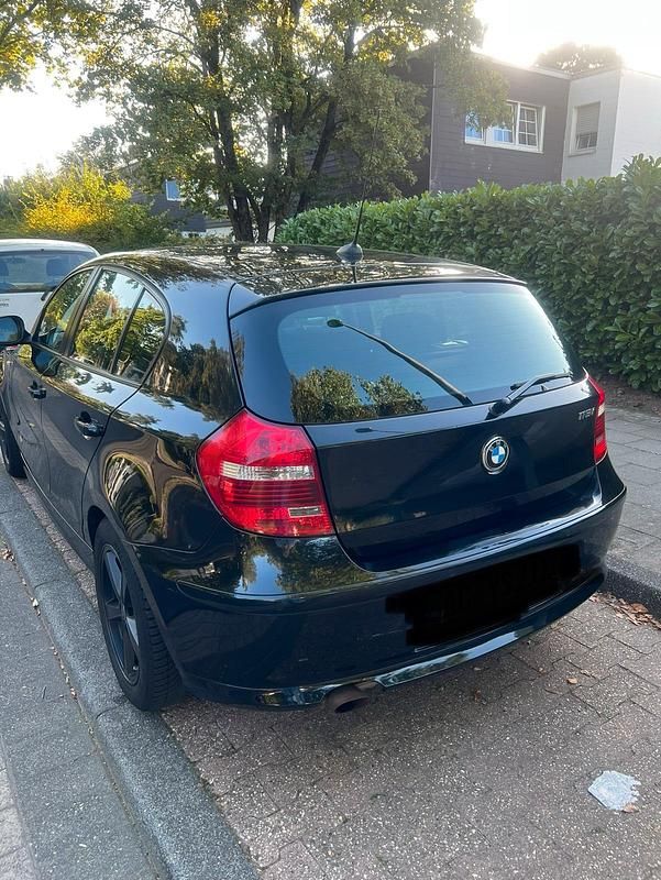 Gebraucht BMW 116 122 PS (89 kW) 2010 Schwarz Kleinwagen