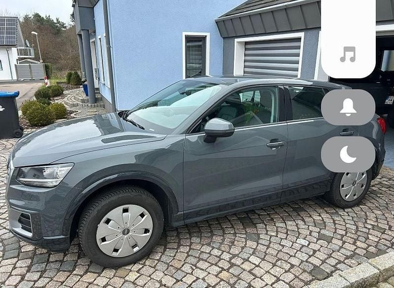 Grau Gebraucht 2017 Audi Q2 Design SUV | 14.290 € (Guter Preis) - Bild 1/4