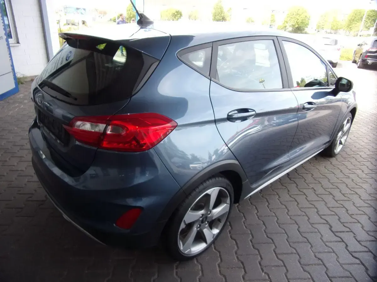 Używany Ford Fiesta Active 140 KM (102 kW) 2019 Niebieski Hatchback