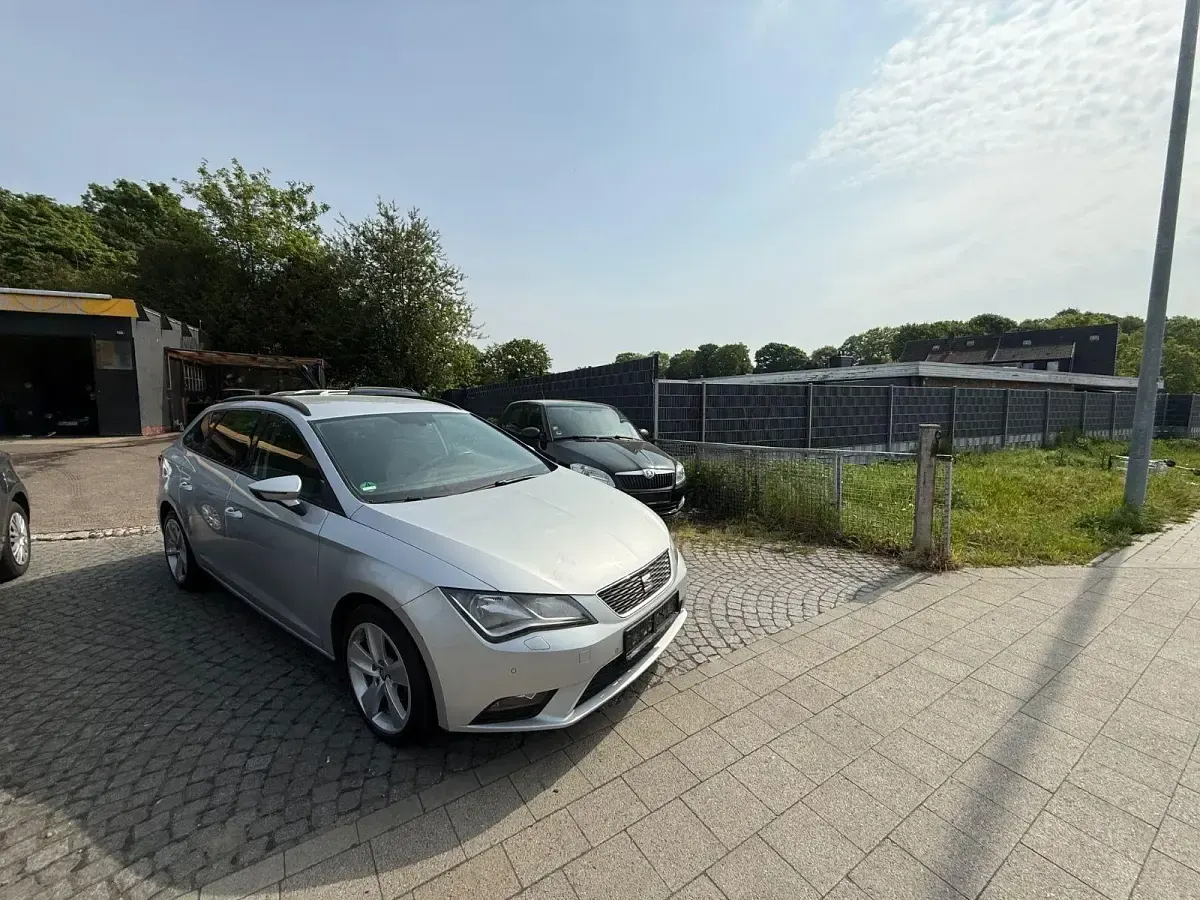 Używany Seat Leon ST Style 105 KM (77 kW) 2015 Srebrny Kombi