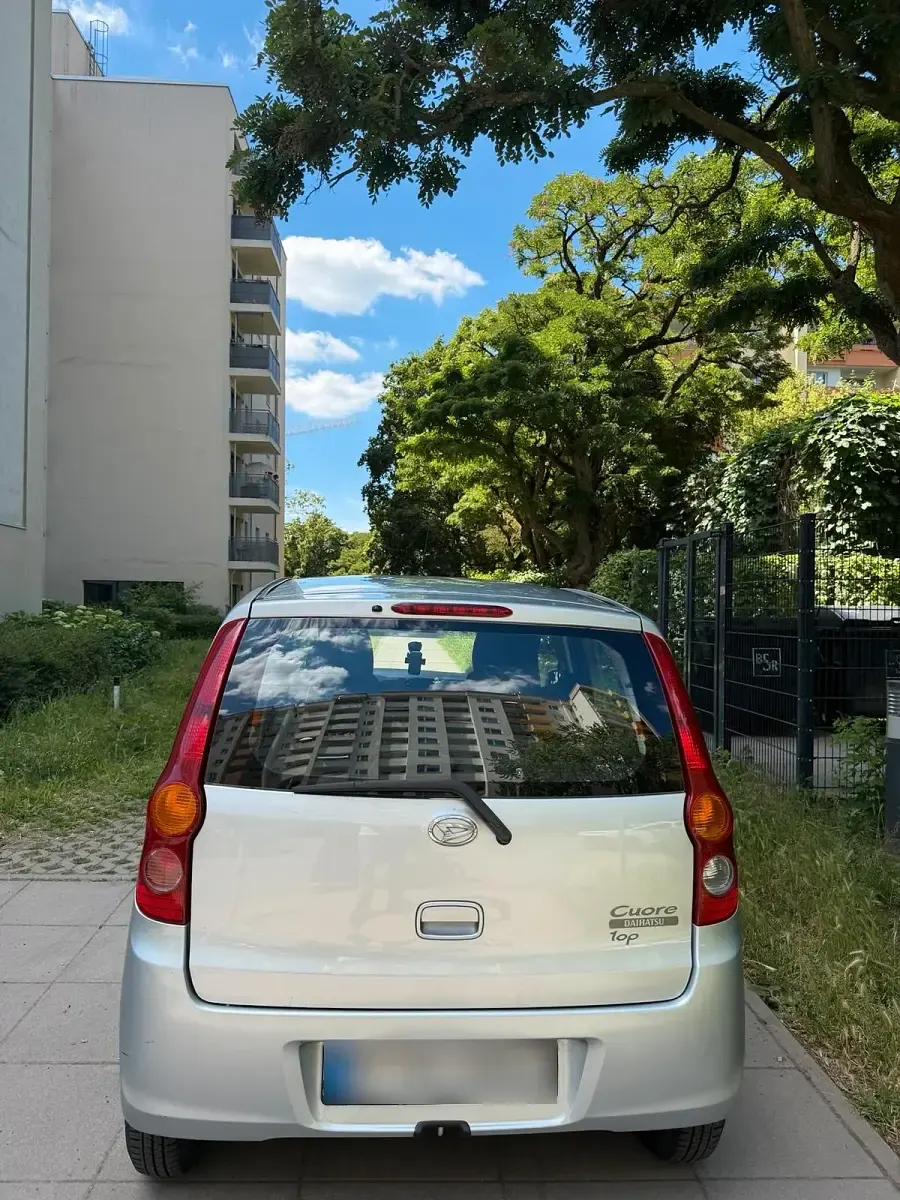 Gebraucht Daihatsu Cuore 70 PS (51 kW) 2008 Silber Kleinwagen