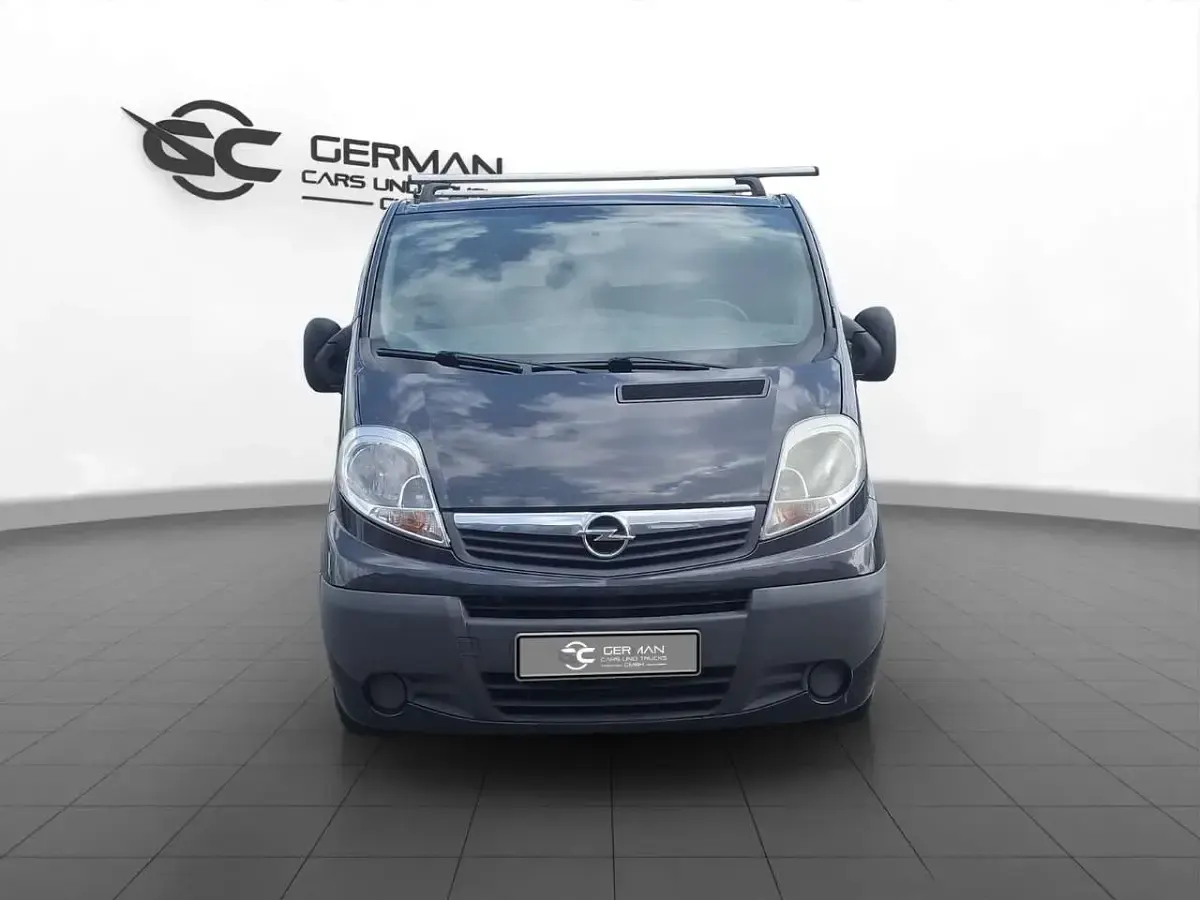 Usata Opel Vivaro 145 CV (106 kW) 2011 Nero Monovolume