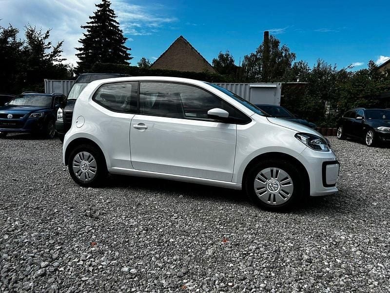 Second-hand VW up! 65 CP (47 kW) 2022 Alb Hatchback