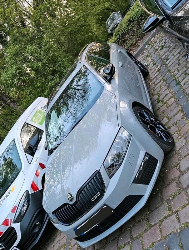 Grau Gebraucht 2016 Skoda Octavia RS Kombi | 19.950 € (Etwas zu teuer) - Bild 1/4