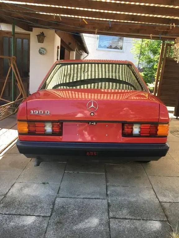 Gebraucht Mercedes 190 72 PS (52 kW) 1988 Rot Limousine