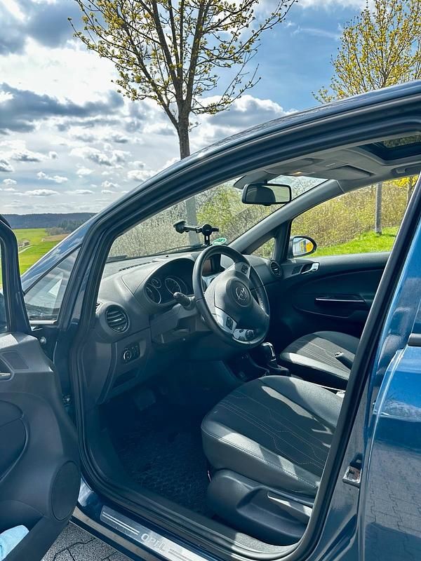 Gebraucht Opel Corsa 101 PS (74 kW) 2012 Blau Kleinwagen