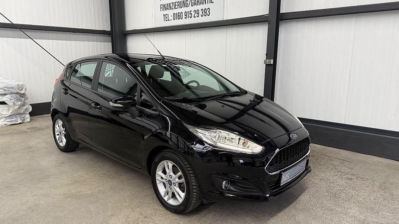 Gebraucht Ford Fiesta Trend+ 101 PS (74 kW) 2013 Weiß Kleinwagen