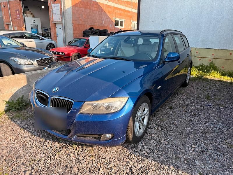 Gebraucht BMW 320 170 PS (125 kW) 2011 Blau Kombi