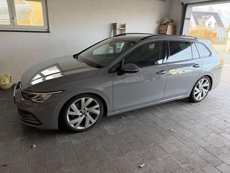 Gebraucht VW Golf VIII 150 PS (110 kW) 2022 Grau Kombi