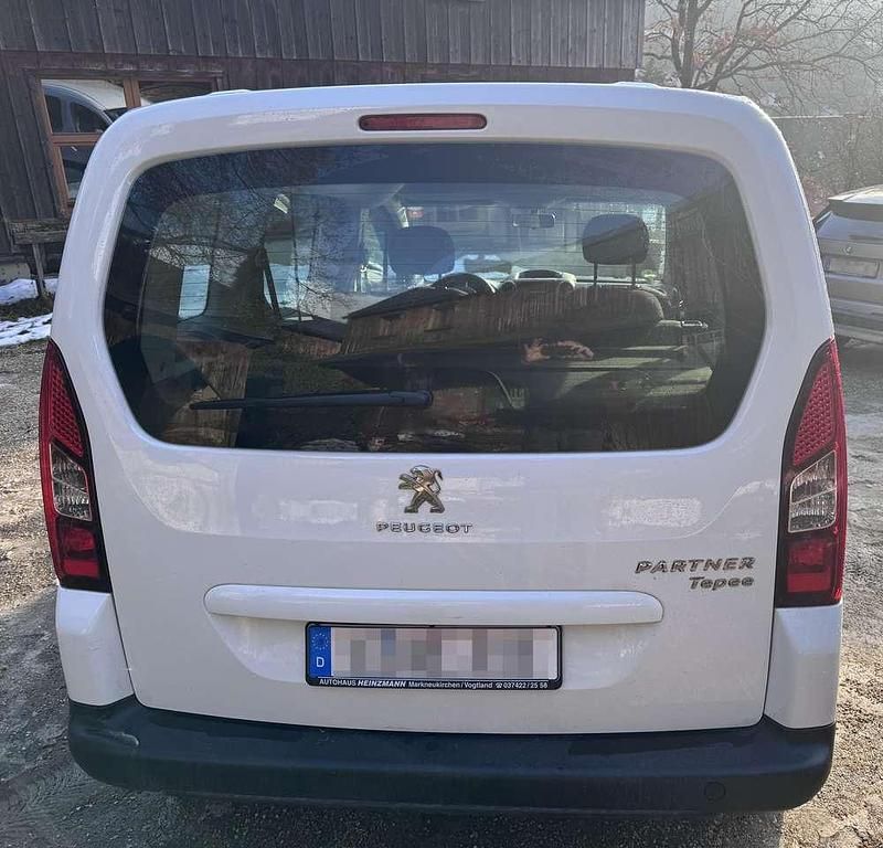 Gebraucht Peugeot TePee Active 98 PS (72 kW) 2015 Weiß Kombi