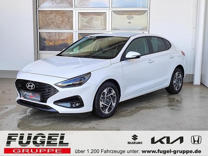 Atlasweiß Neu 2024 Hyundai i30 Limousine | 22.969 € (Superpreis) - Bild 1/4