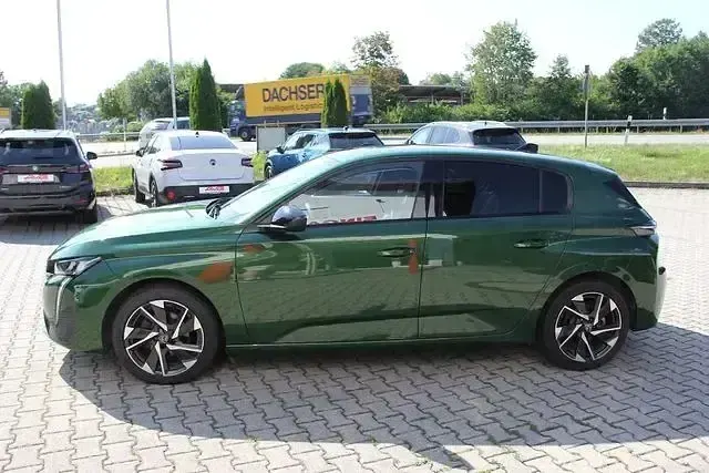 Gebraucht Peugeot 308 Allure 131 PS (96 kW) 2024 Olivegrün Limousine
