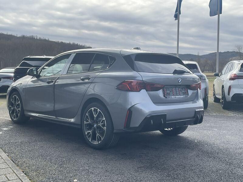 Neu BMW 120 Performance 156 PS (114 kW) 2026 Skyscraper grau metallic Kleinwagen
