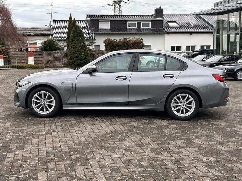 Gebraucht BMW 330e Comfort Edition 292 PS (214 kW) 2023 Skyscraper grau (metallic) Limousine
