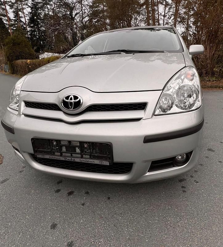 Gebraucht Toyota Corolla Verso 177 PS (130 kW) 2007 Silber Van / Kleinbus
