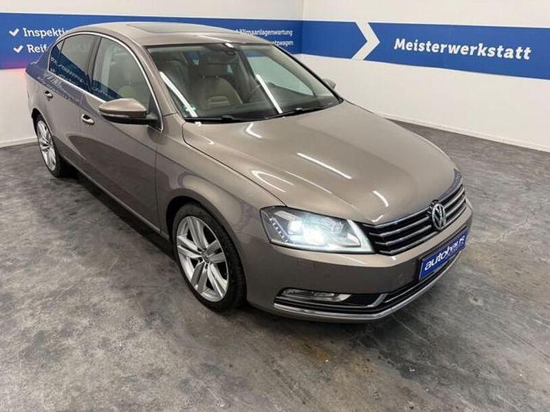Gebraucht VW Passat Highline 170 PS (125 kW) 2011 Gold Limousine