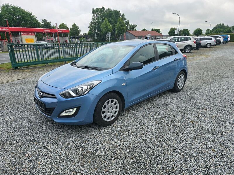 Blau Gebraucht 2013 Hyundai i30 Classic Limousine | 8.750 € (Fairer Preis) - Bild 1/4