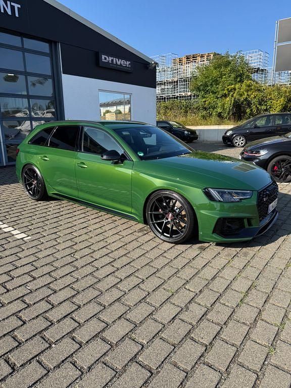 Grün Gebraucht 2018 Audi RS4 Sport Kombi | 48.799 € (Teuer) - Bild 1/4