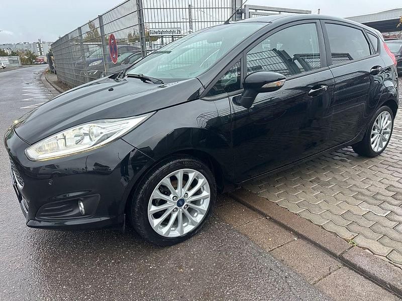 Schwarz Gebraucht 2017 Ford Fiesta Celebration Kleinwagen | 4.900 € (Superpreis) - Bild 1/4