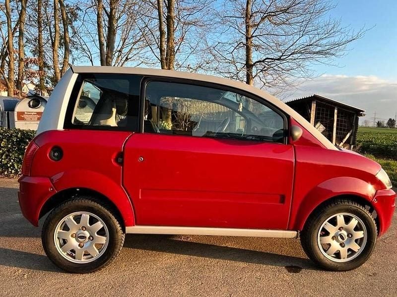 Rot Gebraucht 2006 Microcar MC2 Coupé | 5.290 € - Bild 1/4