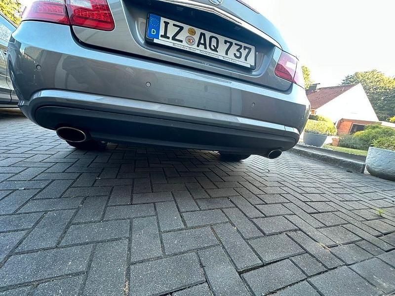 Gebraucht Mercedes E350 AMG line 300 PS (220 kW) 2010 Grau Coupé