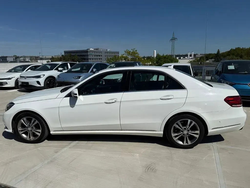 Second-hand Mercedes E220 170 CP (125 kW) 2014 Alb Berlinǎ