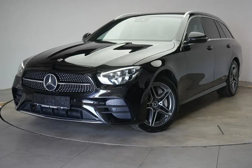 Gebraucht Mercedes E300 AMG 306 PS (225 kW) 2022 Schwarz Limousine